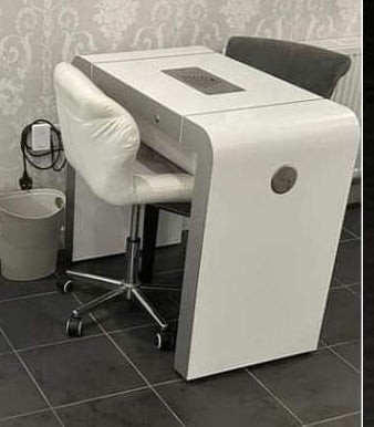 REM single nail technician desk